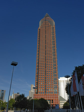 Fahnen am Messeturm
