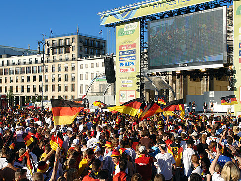 Bühne auf dem Fanfest Fotos