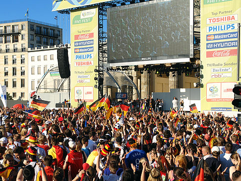 Bühne auf dem Fanfest Foto 