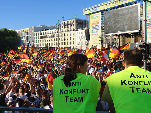 Foto Anti Konflikt Team - Fanfest - Berlin