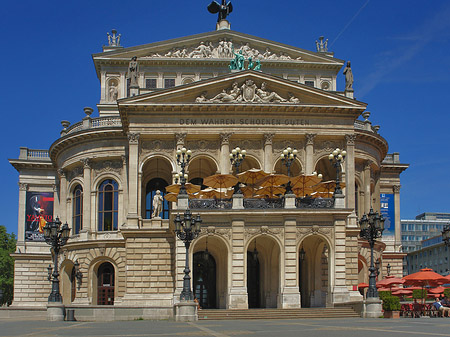 Foto Alte Oper mit Schirmen - Frankfurt am Main