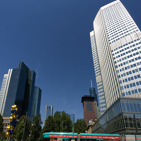 Eurotower neben Commerzbanktower Foto 