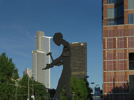 Hammering Man