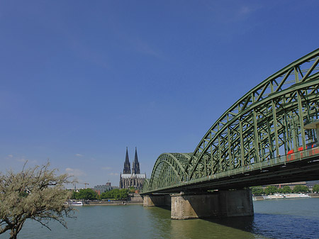 Hohenzollernbrücke am Kölner Dom Fotos