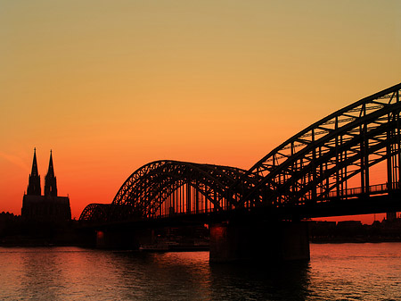 Fotos Kölner Dom hinter der Hohenzollernbrücke | Köln